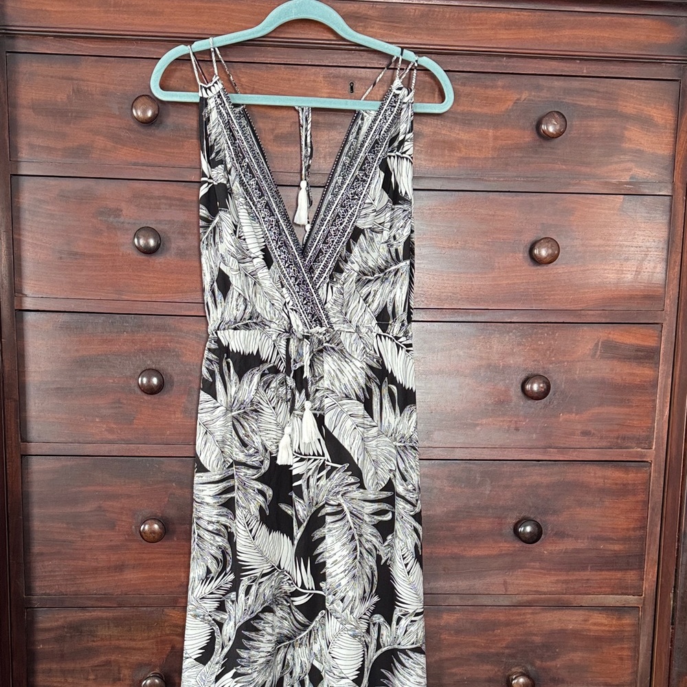 Chic Black and White Leaf Print Maxi Dress